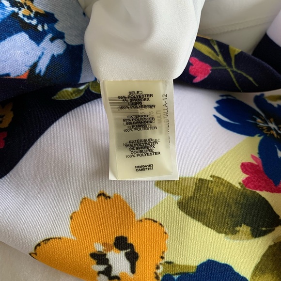 GUESS Los Angeles super pretty Scuba Knit 🧶 Floral Dress Size 12 NWOT Guess? 💐 - Picture 6 of 6